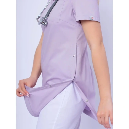 bluza-meditsinskaya-udlinennaya-nezhnorozovyy-tsvet-rubashka-s-karmanami-khirurgichka-zhenskaya-doktor-stil-6