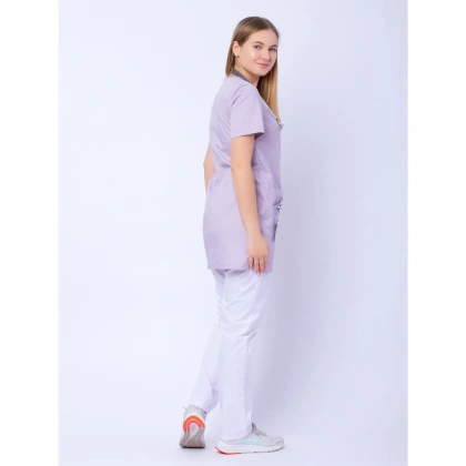 bluza-meditsinskaya-udlinennaya-nezhnorozovyy-tsvet-rubashka-s-karmanami-khirurgichka-zhenskaya-doktor-stil-1