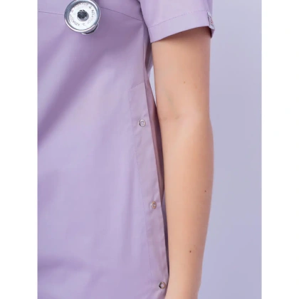 bluza-meditsinskaya-udlinennaya-nezhnorozovyy-tsvet-rubashka-s-karmanami-khirurgichka-zhenskaya-doktor-stil-5