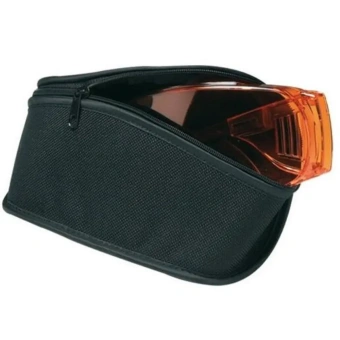 zashchitnyy_futlyar_univet_2300062_na_molnii