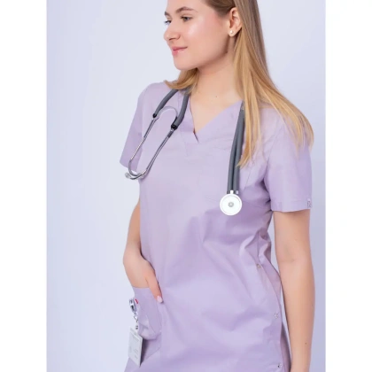 bluza-meditsinskaya-udlinennaya-nezhnorozovyy-tsvet-rubashka-s-karmanami-khirurgichka-zhenskaya-doktor-stil-2